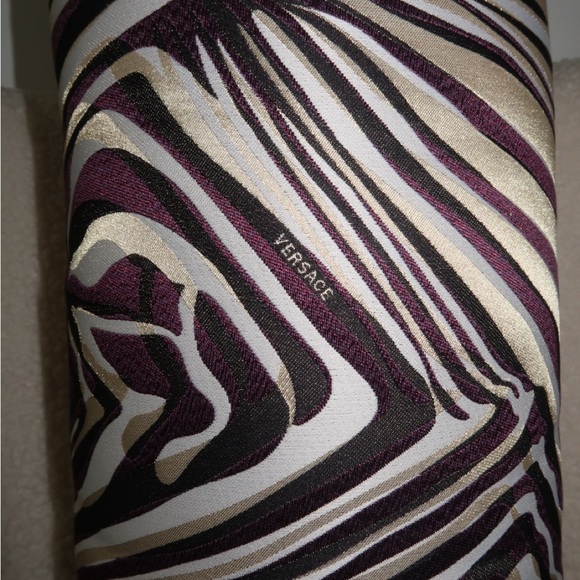 2 Vintage Versace Pillows - Picture 4 of 11